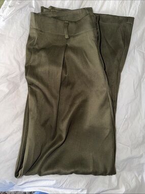 Womens Relaxed Olive Green trousers Pants. -fit like a medium8-10